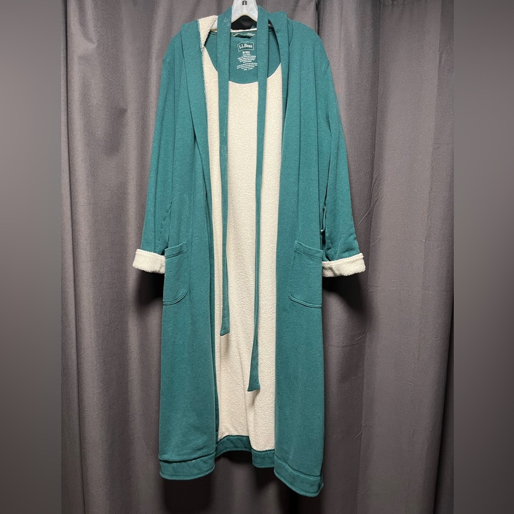 LL Bean long hooded robe with waist tie - sz Medium